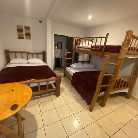 Hostal 17-52 Guatemala City Eksteriør bilde